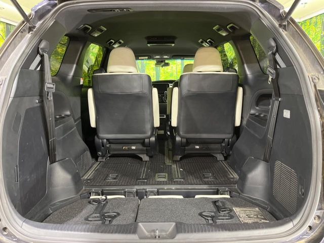 ���i�̂���������ʋ΁A���}���ɏ\���ȉ׎��X�y�[�X���m�ۂ��Ă���܂��B�Z�J���h�V�[�g��|���ƁA�傫�ȉו��̐ύڂ��\�ł���