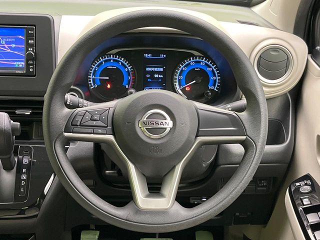 �y�X�e�A�����O�X�C�b�`�z�^�]���A�O������ڐ������炷���ƂȂ��A�I�[�f�B�I���̑��삪�\�ȕ֗��@�\!���S&���K�ȃh���C�u�����o���Ă���܂���