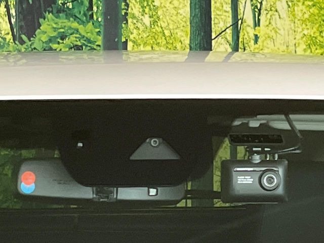 �y�X�}�[�g�u���[�L�T�|�[�g�z���s���ɑO���̎ԗ�����F�����A�Փ˂������Ȏ��͌x��ƃu���[�L�ŏՓˉ���Ɣ�Q�y�����A�V�X�g�B�����S�Ƀh���C�u�����y���݂��������܂��B