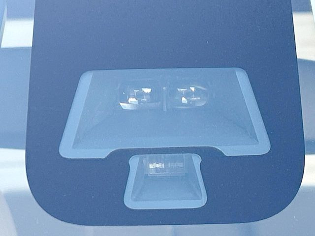 �y�G�}�[�W�F���V�[�u���[�L�z���s���ɑO���̎ԗ�����F�����A�Փ˂������Ȏ��͌x��ƃu���[�L�ŏՓˉ���Ɣ�Q�y�����A�V�X�g�B�����S�Ƀh���C�u�����y���݂��������܂��B