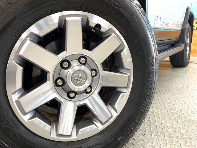 �y����17�C���`�A���~�z�C�[���z�O�ςɃ}�b�`���������A���~�z�C�[���𑕒����Ă���܂��B�e��ЊO�A���~�z�C�[����A�X�^�b�h���X�^�C�����戵�����Ă���܂��B���񂲑��k����������