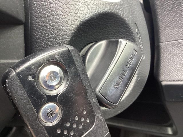 �yHonda�X�}�[�g�L�[�z�J�o����|�P�b�g�ɓ��ꂽ�܂܂ł��h�A�̎{���E�������\�ȃX�}�[�g�L�[�𑕔��B�G���W���̃I���E�I�t�����J�M�����o���K�v����������Ƃ��Ă��֗��ł���