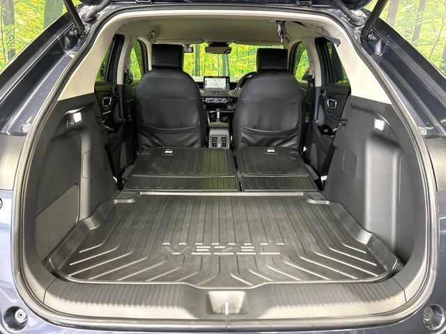 ���i�̂���������ʋ΁A���}���ɏ\���ȉ׎��X�y�[�X���m�ۂ��Ă���܂��B�Z�J���h�V�[�g��|���ƁA�傫�ȉו��̐ύڂ��\�ł���