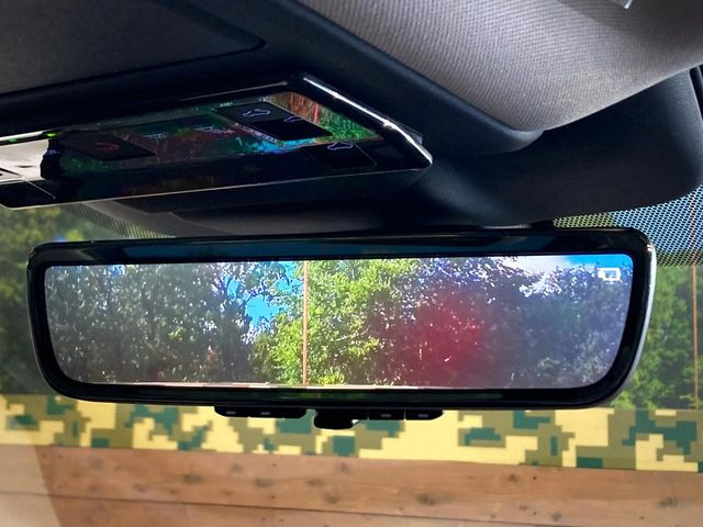 【デジタルインナーミラー】後席の大きな荷物や同乗者で後方が確認しづらい時でも安心!カメラが撮影した車両後方の映像をルームミラー内に表示。クリアな視界で状況の確認が可能です!