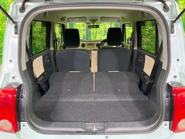 ���i�̂���������ʋ΁A���}���ɏ\���ȉ׎��X�y�[�X���m�ۂ��Ă���܂��B�Z�J���h�V�[�g��|���ƁA�傫�ȉו��̐ύڂ��\�ł���