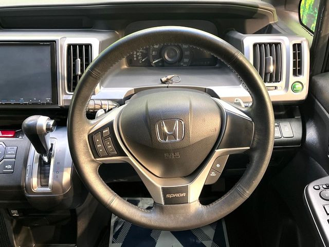 �y�����v�����X�e�A�����O�z�㎿�Ȋv���g�p���邱�ƂŁA��ɂ����������݂ƂĂ��^�]���₷���n���h���ł���