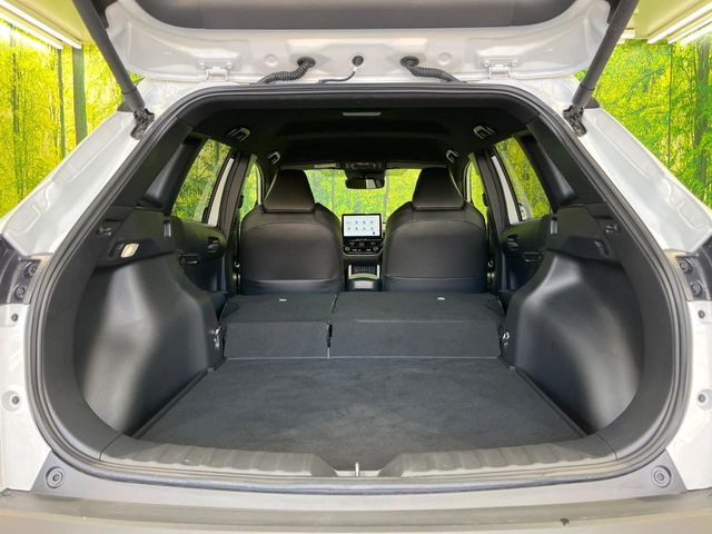 ���i�̂���������ʋ΁A���}���ɏ\���ȉ׎��X�y�[�X���m�ۂ��Ă���܂��B�Z�J���h�V�[�g��|���ƁA�傫�ȉו��̐ύڂ��\�ł���