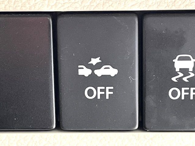 �y���[�_�[�u���[�L�T�|�[�g�z���s���ɑO���̎ԗ�����F�����A�Փ˂������Ȏ��͌x��ƃu���[�L�ŏՓˉ���Ɣ�Q�y�����A�V�X�g�B�����S�Ƀh���C�u�����y���݂��������܂��B