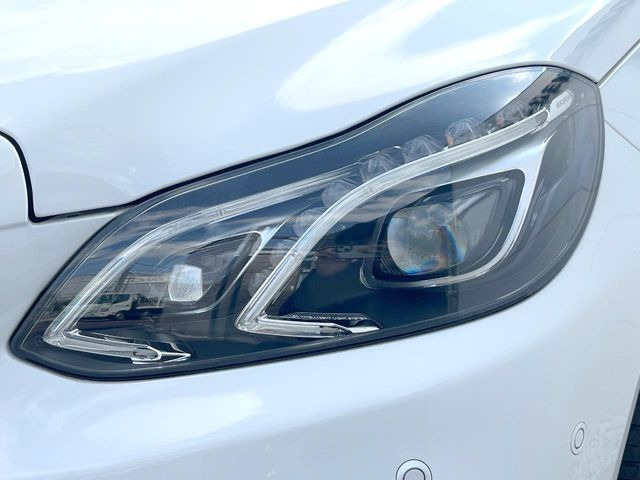 ��LED�w�b�h���C�g:��ԑ��s�����ǍD�Ȏ��E���m�ۂ����S���ĉ^�]�ł��鍂�P�xLED�w�b�h���C�g�𑕔�!�_�����x�������A����d�͂��}�����Ă��܂��B