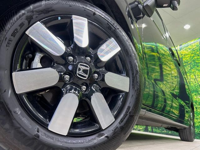 �y����15�C���`�A���~�z�C�[���z�O�ςɃ}�b�`���������A���~�z�C�[���𑕒����Ă���܂��B�e��ЊO�A���~�z�C�[����A�X�^�b�h���X�^�C�����戵�����Ă���܂��B���񂲑��k����������