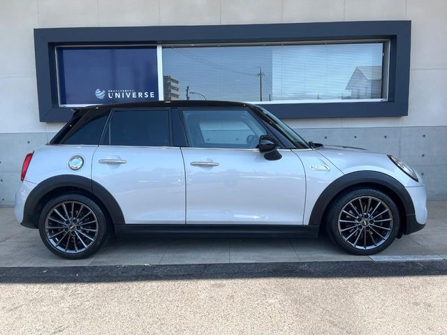 �������t�т̕ۏ؂̑��A���S�̍Œ�3�N�E���s�������ۏ�(�L��)�����p�ӁB�A���Ԃ����S���Ă��y���݂���������l�A�ۏؓ��e���[���͂������A�����_��&�I�C�������⃍�[�h�T�[�r�X���t�т��Ă���܂��B