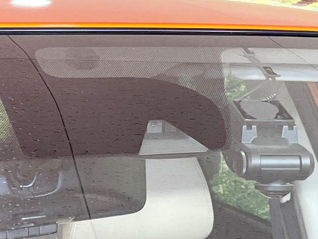 �y�C���e���W�F���g�G�}�[�W�F���V�[�u���[�L�z�t�����g�J�����őO���̎ԗ�����s�҂����m�B�Փ˂������Ȏ��͏Փ˔�Q�y���u���[�L���쓮�A�Փˉ�����T�|�[�g�B�����S�Ƀh���C�u�����y���݂��������܂��B