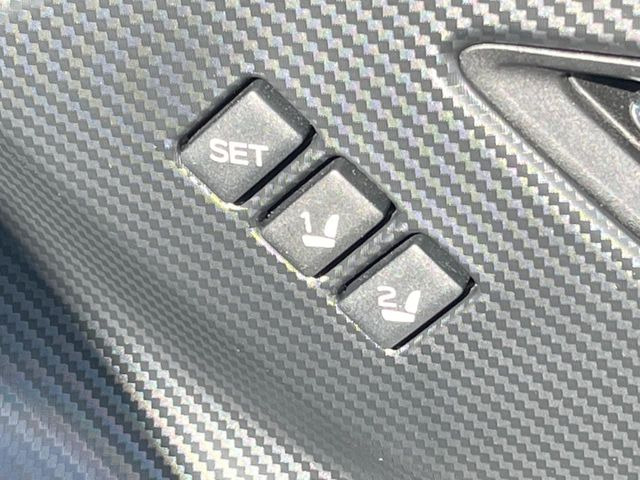 【メモリー機能付きパワーシート】ドライバーごとに設定したシート位置を記憶して、ボタン一つで切り替えできる便利な機能!運転する方が複数名いらっしゃるご家庭におすすめです♪