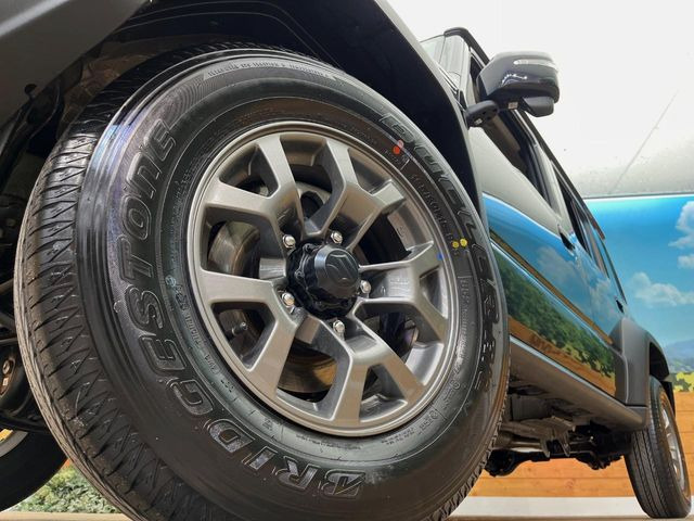 �y����15�C���`�A���~�z�C�[���z�O�ςɃ}�b�`���������A���~�z�C�[���𑕒����Ă���܂��B�e��ЊO�A���~�z�C�[����A�X�^�b�h���X�^�C�����戵�����Ă���܂��B���񂲑��k����������