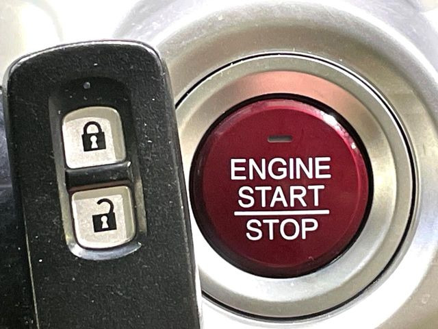 �yHonda�X�}�[�g�L�[�z�J�o����|�P�b�g�ɓ��ꂽ�܂܂ł��h�A�̎{���E�������\�ȃX�}�[�g�L�[�𑕔��B�G���W���̃I���E�I�t�����J�M�����o���K�v����������Ƃ��Ă��֗��ł���