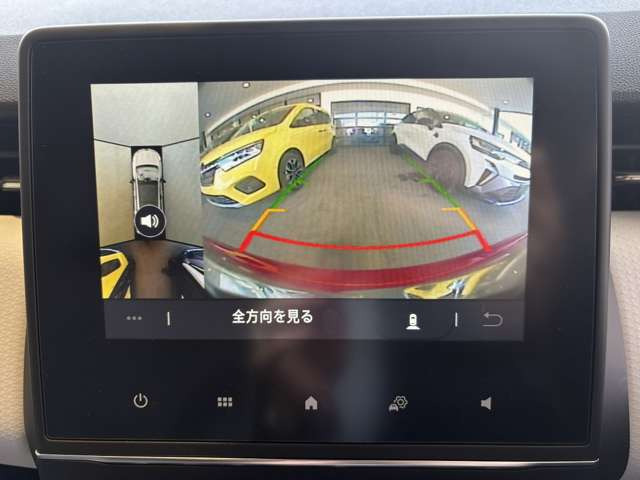 360&deg;���j�^�[�E�p�[�L���O�\�i�[���t���Ă��܂��B