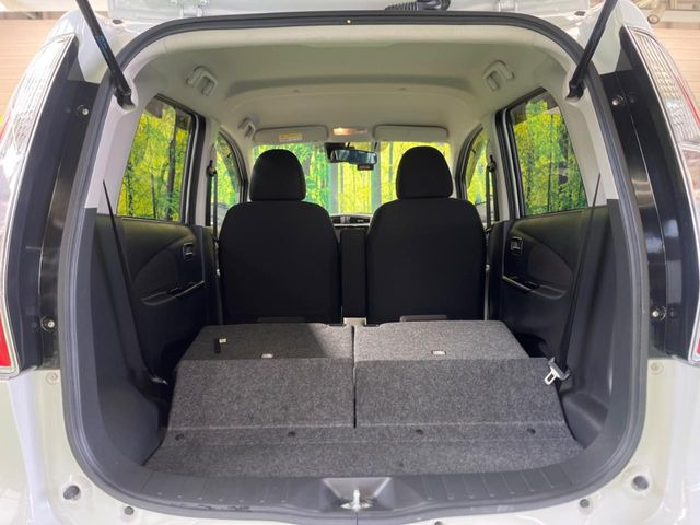 ���i�̂���������ʋ΁A���}���ɏ\���ȉ׎��X�y�[�X���m�ۂ��Ă���܂��B�Z�J���h�V�[�g��|���ƁA�傫�ȉו��̐ύڂ��\�ł���