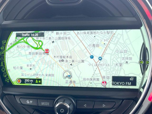 ��MINI�����i�r:��̊��̂���i�r�́A����������ԓ������o���Ă���܂��BBluetooth�Đ��ȂǃI�[�f�B�I�@�\���[�����Ă���܂��̂ŁA�^�]�����y���߂܂���