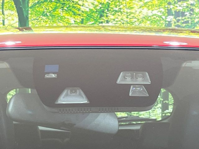 �yi-ACTIVESENSE�z���s���ɑO���̎ԗ�����F�����A�Փ˂������Ȏ��͌x��ƃu���[�L�ŏՓˉ���Ɣ�Q�y�����A�V�X�g�B�����S�Ƀh���C�u�����y���݂��������܂��B