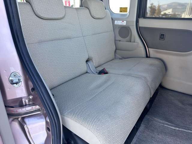 同乗者の乗り心地は座席の快適さで決まります。大事な人を乗せるからこそ、こだわりたい部分ですね。