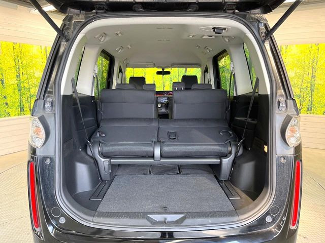 ���ڃV�[�g�͑O��X���C�h���\�ł��B���ɉ�����Α������L������������A�O�ɋl�߂�Α傫�ȃ��Q�b�W�X�y�[�X���m�ۂł��܂��B�V�[���ɉ����Ďg�������ł��邩��Ƃ��Ă��֗��ł���