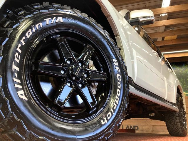 �y18�C���`�A���~�z�C�[���z�O�ςɃ}�b�`�����A���~�z�C�[���𑕒����Ă���܂��B�e��A���~�z�C�[����A�X�^�b�h���X�^�C�����戵�����Ă���܂��B���񂲑��k����������