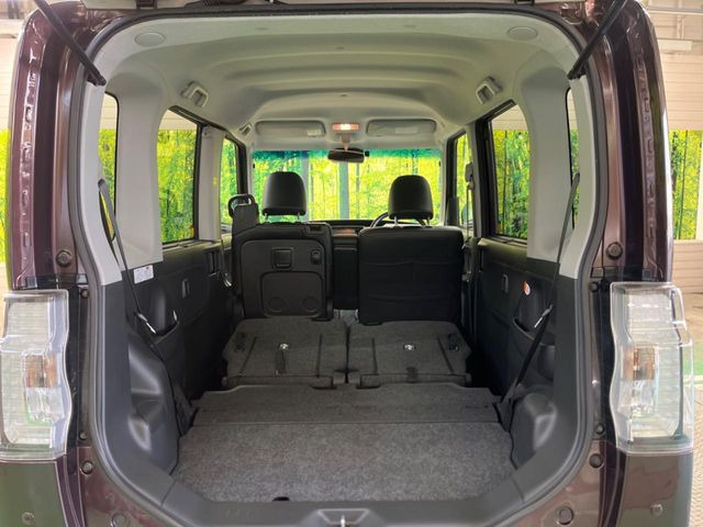 ���i�̂���������ʋ΁A���}���ɏ\���ȉ׎��X�y�[�X���m�ۂ��Ă���܂��B�Z�J���h�V�[�g��|���ƁA�傫�ȉו��̐ύڂ��\�ł���