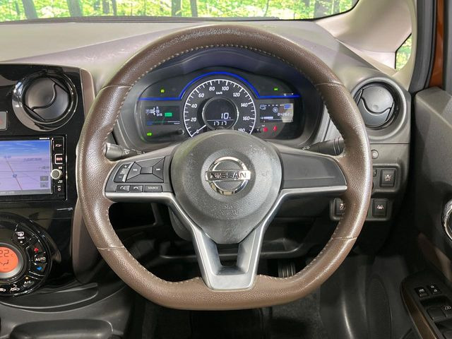 �y�����v�����X�e�A�����O�z�㎿�Ȋv���g�p���邱�ƂŁA��ɂ����������݂ƂĂ��^�]���₷���n���h���ł���