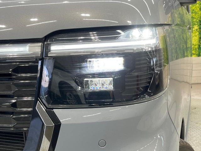 【LEDヘッドライト】悪天候や夜間走行時も良好な視界を確保し安心して運転できる高輝度LEDヘッドライトを装備!点灯速度が早く、消費電力も抑えられています。