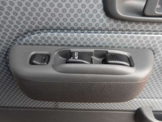 �^�]�ȃh�A�������Y��ł��B�h�����N�z���_�[�A�������ꂪ�t���Ă��܂�!�p���[�E�B���h�E������`�F�b�NOK�ł�!