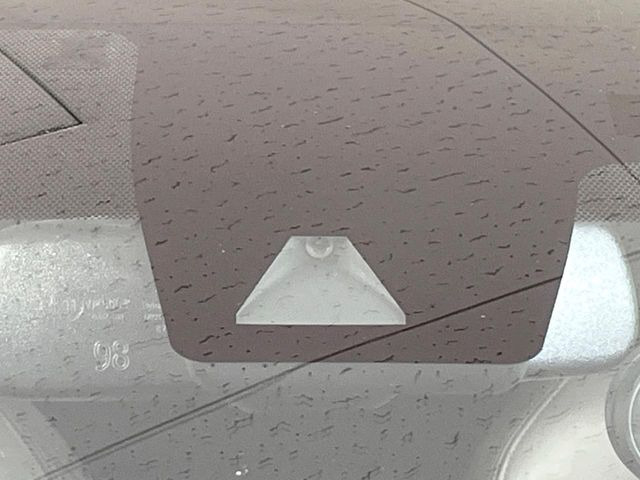 �y�g���^�Z�[�t�e�B�Z���X�z���s���ɑO���̎ԗ�����F�����A�Փ˂������Ȏ��͌x��ƃu���[�L�ŏՓˉ���Ɣ�Q�y�����A�V�X�g�B�����S�Ƀh���C�u�����y���݂��������܂��B