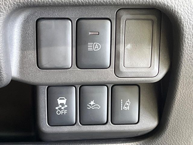 �y�G�}�[�W�F���V�[�u���[�L�z���s���ɑO���̎ԗ�����F�����A�Փ˂������Ȏ��͌x��ƃu���[�L�ŏՓˉ���Ɣ�Q�y�����A�V�X�g�B�����S�Ƀh���C�u�����y���݂��������܂��B