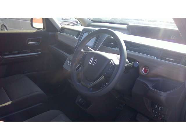 フリード1.5 G ホンダセンシング サイドリフトアップシート