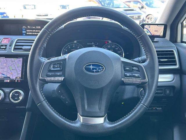 �y�����v�����X�e�A�����O�z�㎿�Ȋv���g�p���邱�ƂŁA��ɂ����������݂ƂĂ��^�]���₷���n���h���ł���