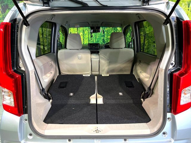 ���i�̂���������ʋ΁A���}���ɏ\���ȉ׎��X�y�[�X���m�ۂ��Ă���܂��B�Z�J���h�V�[�g��|���ƁA�傫�ȉו��̐ύڂ��\�ł���