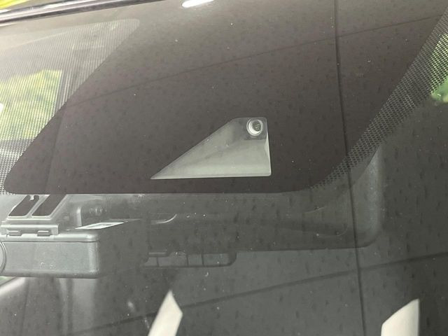 【インテリジェントエマージェンシーブレーキ】フロントカメラで前方の車両や歩行者を検知。衝突しそうな時は衝突被害軽減ブレーキが作動、衝突回避をサポート。より安全にドライブをお楽しみいただけます。