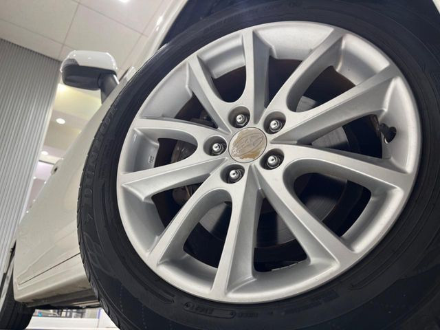 �y����16�C���`�A���~�z�C�[���z�O�ςɃ}�b�`���������A���~�z�C�[���𑕒����Ă���܂��B�e��ЊO�A���~�z�C�[����A�X�^�b�h���X�^�C�����戵�����Ă���܂��B���񂲑��k����������