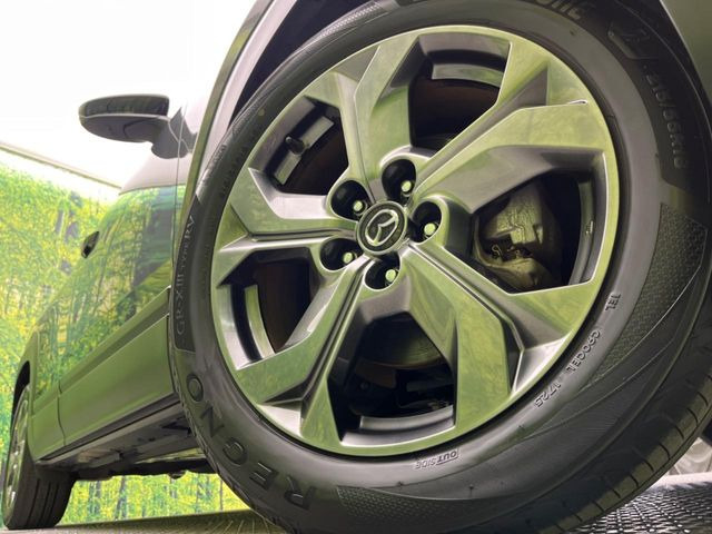 �y����18�C���`�A���~�z�C�[���z�O�ςɃ}�b�`���������A���~�z�C�[���𑕒����Ă���܂��B�e��ЊO�A���~�z�C�[����A�X�^�b�h���X�^�C�����戵�����Ă���܂��B���񂲑��k����������