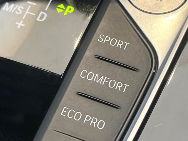 ��BMW���[�h�Z���N�g�w�X�|�[�c���[�h�ł̓_�C�i�~�b�N�ȑ�����BECOPRO���[�h�ł́A�G���W�����X�|���X��V�t�g�^�C�~���O�̍œK���ɉ����A�G�A�R���̍쓮�������I�ɐ��䂵�A�R������ʂ�}�����܂��B�x