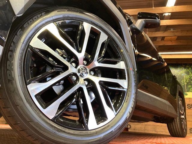 【純正20インチアルミホイール】外観にマッチした純正アルミホイールを装着しております。各種社外アルミホイールや、スタッドレスタイヤも取扱いしております。是非ご相談ください♪