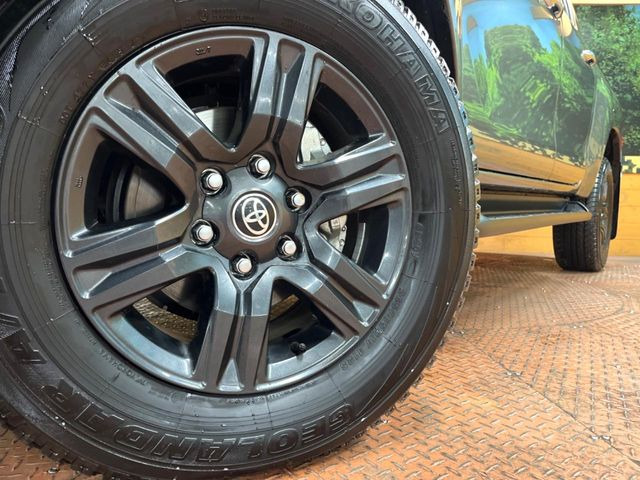 �y�����A���~�z�C�[���z�O�ςɃ}�b�`���������A���~�z�C�[���𑕒����Ă���܂��B�e��ЊO�A���~�z�C�[����A�X�^�b�h���X�^�C�����戵�����Ă���܂��B���񂲑��k����������