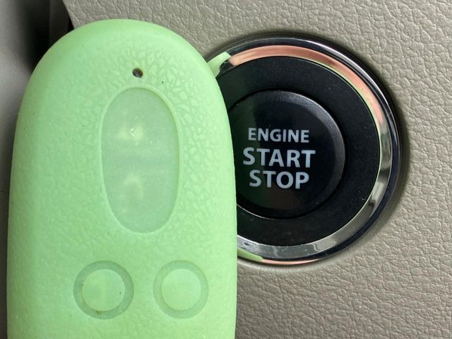 �y�L�[���X�X�^�[�g�V�X�e���z�J�o����|�P�b�g�ɓ��ꂽ�܂܂ł��h�A�̎{���E�������\�ȃX�}�[�g�L�[�𑕔��B�G���W���̃I���E�I�t�����J�M�����o���K�v����������Ƃ��Ă��֗��ł���