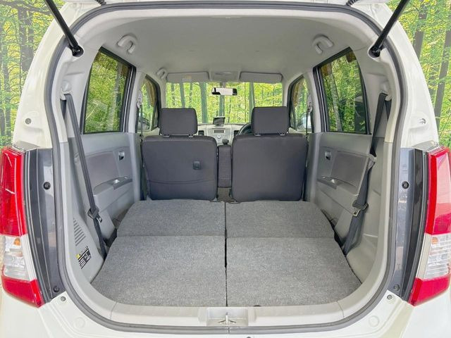 ���i�̂���������ʋ΁A���}���ɏ\���ȉ׎��X�y�[�X���m�ۂ��Ă���܂��B�Z�J���h�V�[�g��|���ƁA�傫�ȉו��̐ύڂ��\�ł���