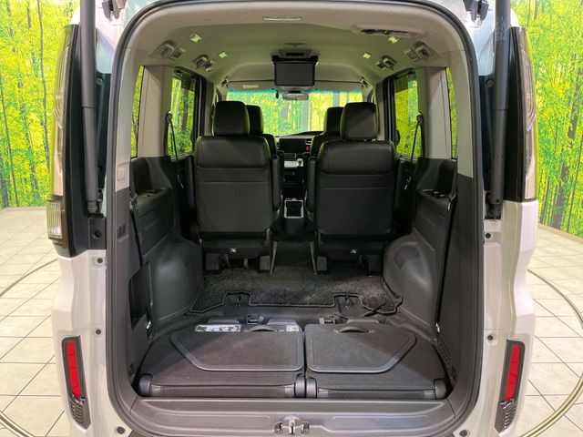 ���i�̂���������ʋ΁A���}���ɏ\���ȉ׎��X�y�[�X���m�ۂ��Ă���܂��B�Z�J���h�V�[�g��|���ƁA�傫�ȉו��̐ύڂ��\�ł���