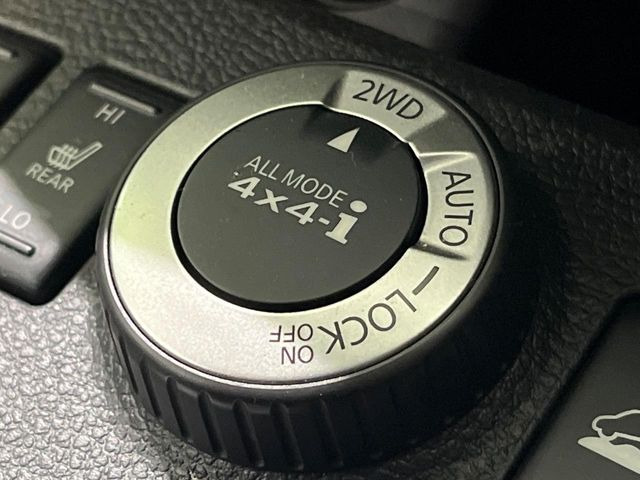 �y�I�[�����[�h4&times;4�z2WD/4WD���[�h����y�ɐ؂�ւ��\�B�R��d����2WD�A�X�^�b�N���ɖ𗧂�LOCK�AAUTO���[�h�ł�4WD�̔z���������Œ������A�H�ʏ󋵂��킸���肵��������T�|�[�g�B