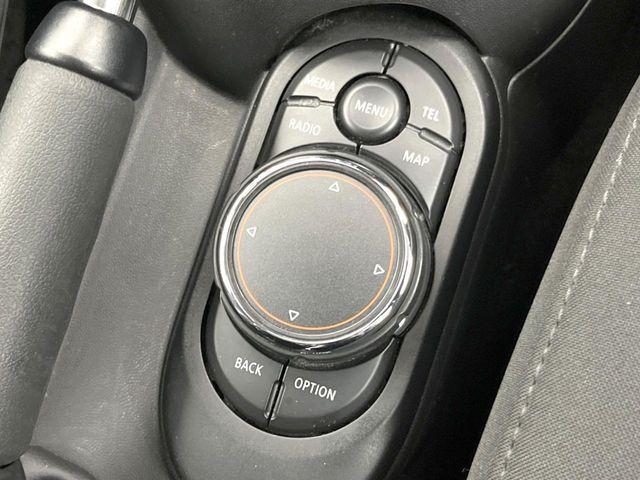 ���R���g���[���[����̃i�r����ŁA�i�r�Ɏ��L�΂��đ��삷��K�v���Ȃ��A�h���C�u�ɏW�����Ă��������܂���