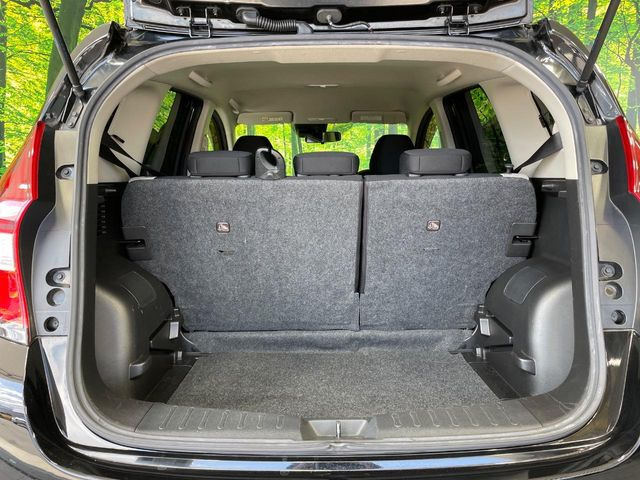 ���i�̂���������ʋ΁A���}���ɏ\���ȉ׎��X�y�[�X���m�ۂ��Ă���܂��B�Z�J���h�V�[�g��|���ƁA�傫�ȉו��̐ύڂ��\�ł���