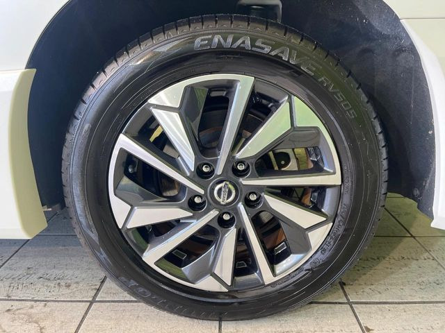 【純正16インチアルミホイール】外観にマッチした純正アルミホイールを装着しております。各種社外アルミホイールや、スタッドレスタイヤも取扱いしております。是非ご相談ください♪