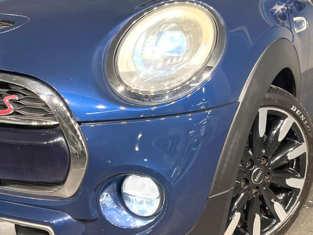 ��LED�w�b�h���C�g:��ԑ��s�����ǍD�Ȏ��E���m�ۂ����S���ĉ^�]�ł��鍂�P�xLED�w�b�h���C�g�𑕔�!�_�����x�������A����d�͂��}�����Ă��܂��B