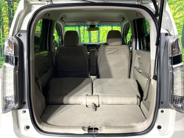 ���i�̂���������ʋ΁A���}���ɏ\���ȉ׎��X�y�[�X���m�ۂ��Ă���܂��B�Z�J���h�V�[�g��|���ƁA�傫�ȉו��̐ύڂ��\�ł���